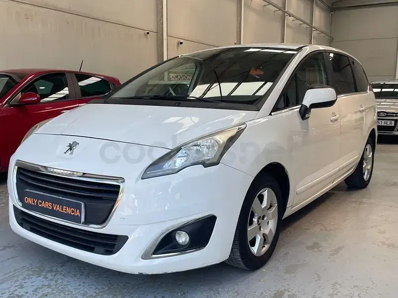 Usado Peugeot 5008 Active 120 CV (88 kW) 2016 Blanco Monovolumen