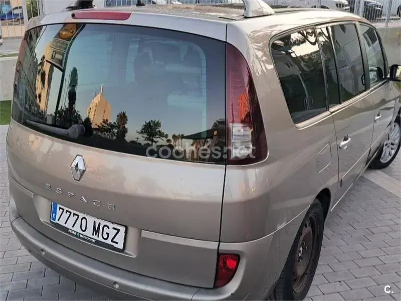 Usado Renault Espace Initiale 150 CV (110 kW) 2011 Gris / plata Monovolumen