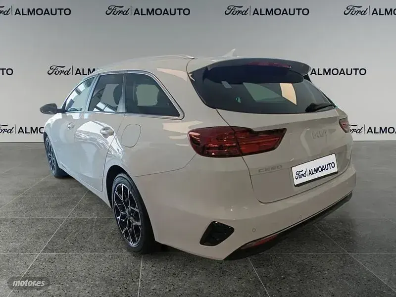 Usado Kia Ceed Sportswagon Style 100 CV (73 kW) 2025 Blanco Familiar