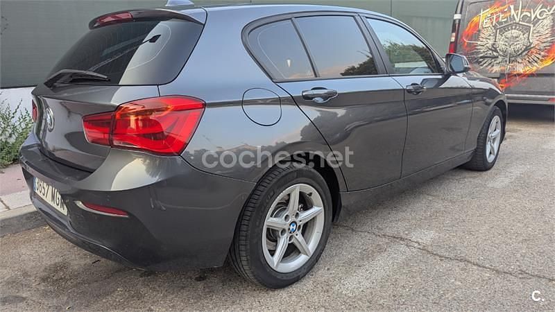 Usado BMW 118 150 CV (110 kW) 2018 Gris / plata Utilitario