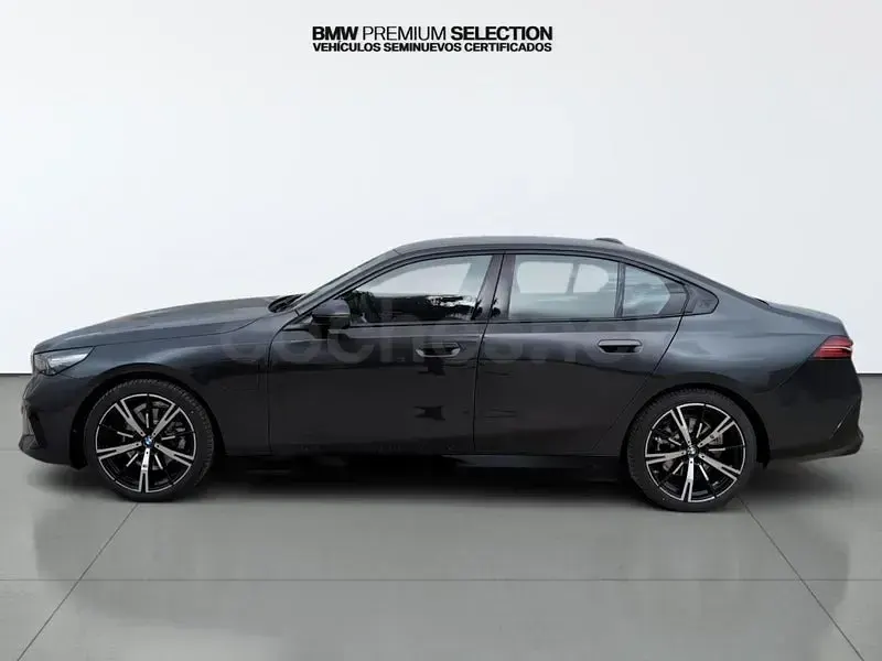 Nuevo BMW 530e Comfort Edition 299 CV (219 kW) 2026 Gris / plata Berlina
