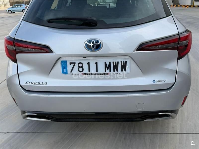 Usado Toyota Corolla Active 140 CV (102 kW) 2025 Gris / plata Familiar