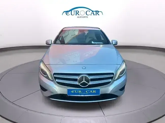 Käytetty Mercedes A180 Urban 109 HP (80 kW) 2013 Harmaa Viistoperä