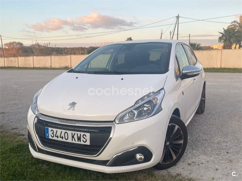 Blanco Usado 2019 Peugeot 208 Utilitario | 9000 € (Super precio) - Imagen 1/4