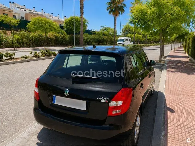 Usado Skoda Fabia Style 90 CV (66 kW) 2011 Negro Berlina
