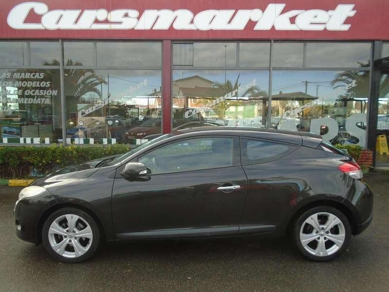 Usado Renault Mégane III Expression 111 CV (81 kW) 2009 Negro Coupe