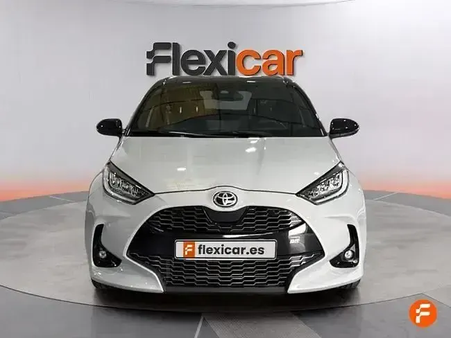 Usado Toyota Yaris Hybrid Plus 116 CV (85 kW) 2022 Blanco