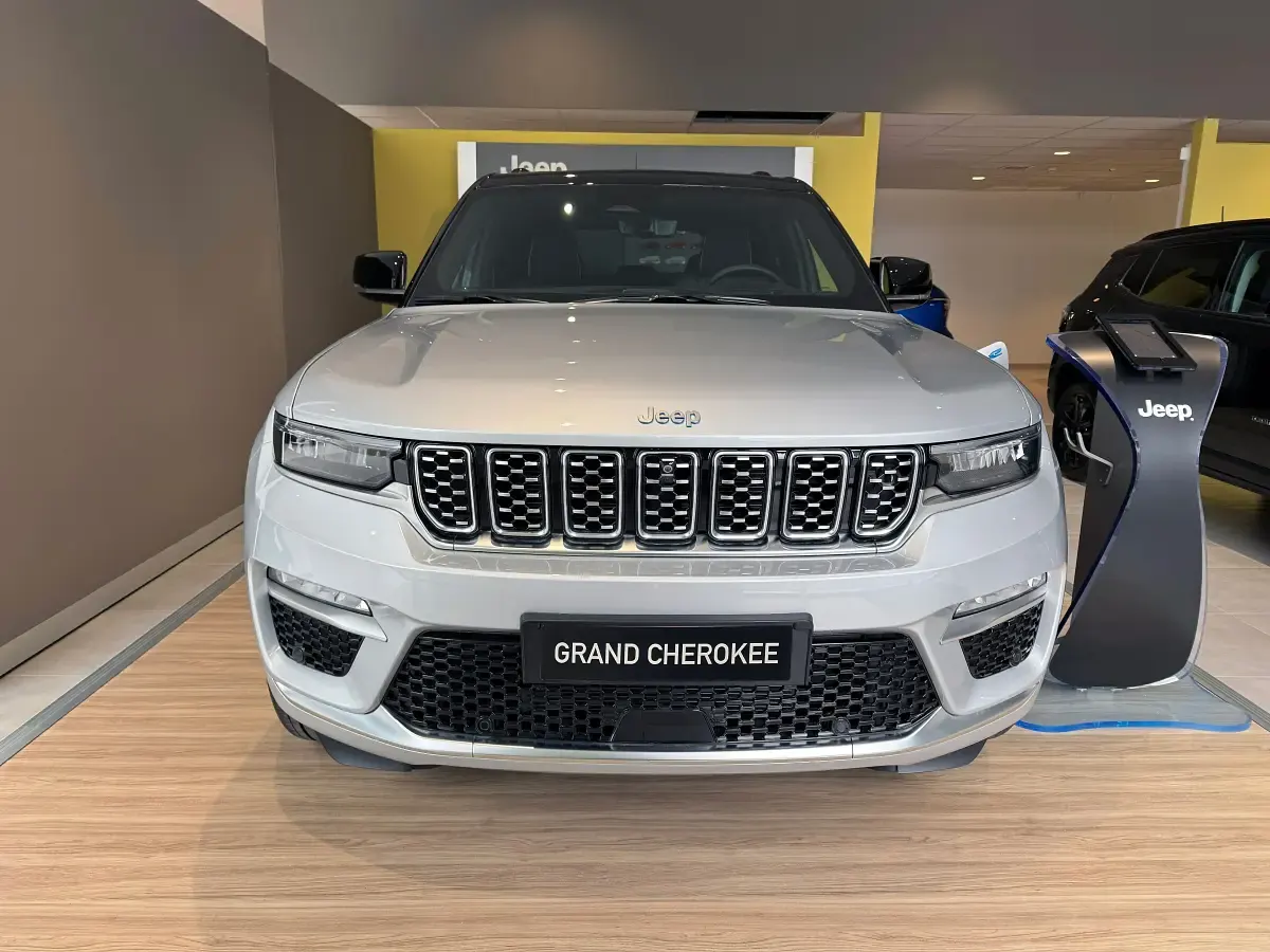 Nuevo Jeep Grand Cherokee Summit 381 CV (280 kW) 2025 Gris SUV