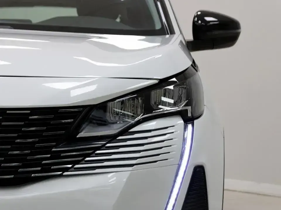 Usado Peugeot 3008 Active 130 CV (95 kW) 2022 Blanco SUV