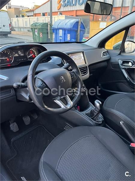 Usado Peugeot 208 Style 82 CV (60 kW) 2017 Gris / plata Utilitario