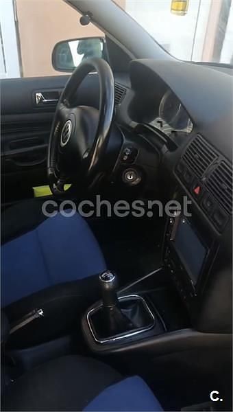 Usado VW Golf IV 110 CV (80 kW) 2002 Negro Berlina