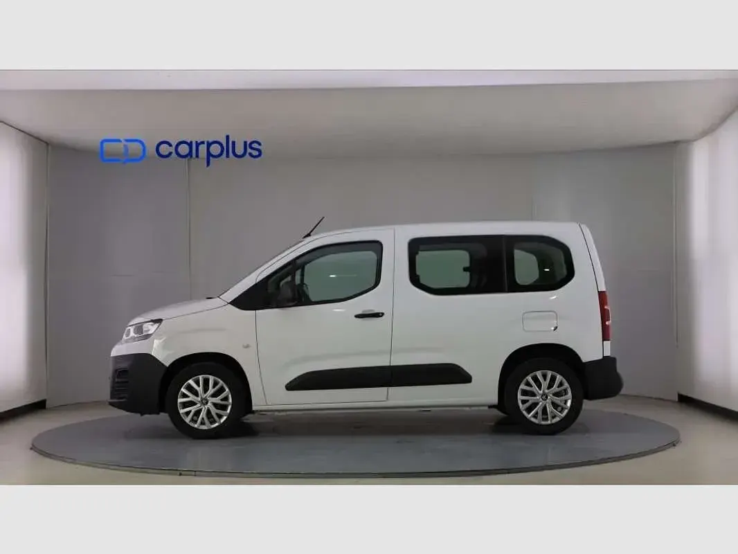 Usado Citroën Berlingo Live 102 CV (75 kW) 2022 Blanco Monovolumen