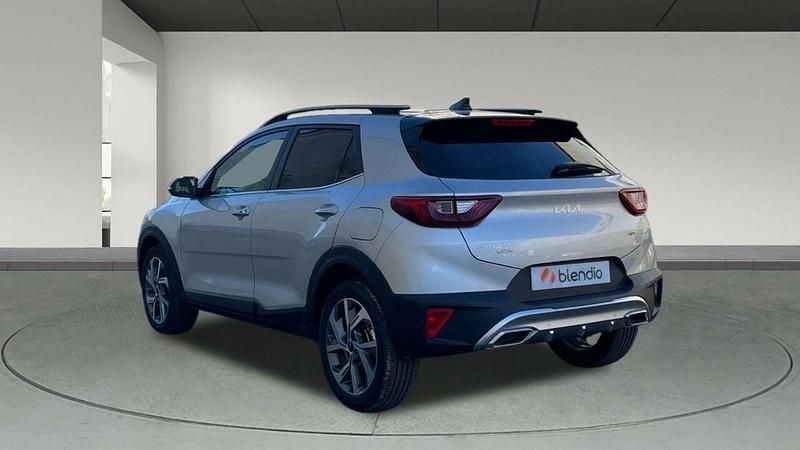 Usado Kia Stonic GT-Line 100 CV (73 kW) 2024 Plateado SUV