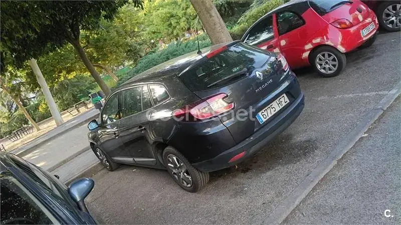 Usado Renault Mégane GrandTour Dynamique 110 CV (80 kW) 2011 Negro Familiar