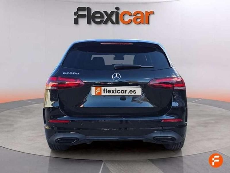 Usado Mercedes B200 150 CV (110 kW) 2022 Negro Monovolumen
