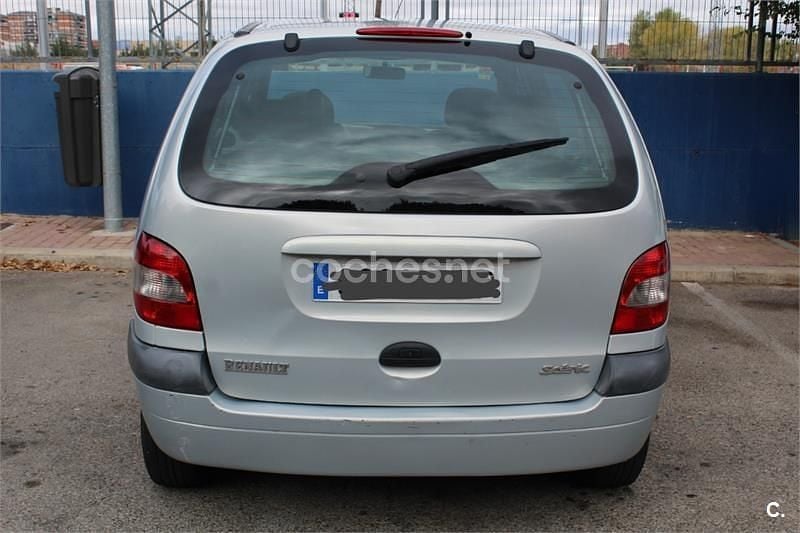 Gris / plata Usado 2011 Renault Scénic III Authentique Monovolumen | 2200 € (Super precio) - Imagen 1/4