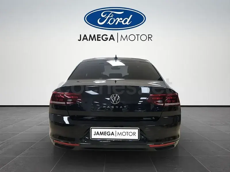 Usado VW Passat 122 CV (89 kW) 2021 Negro Familiar