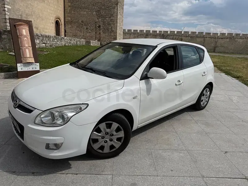 Usado Hyundai i30 Comfort 109 CV (80 kW) 2008 Blanco Berlina