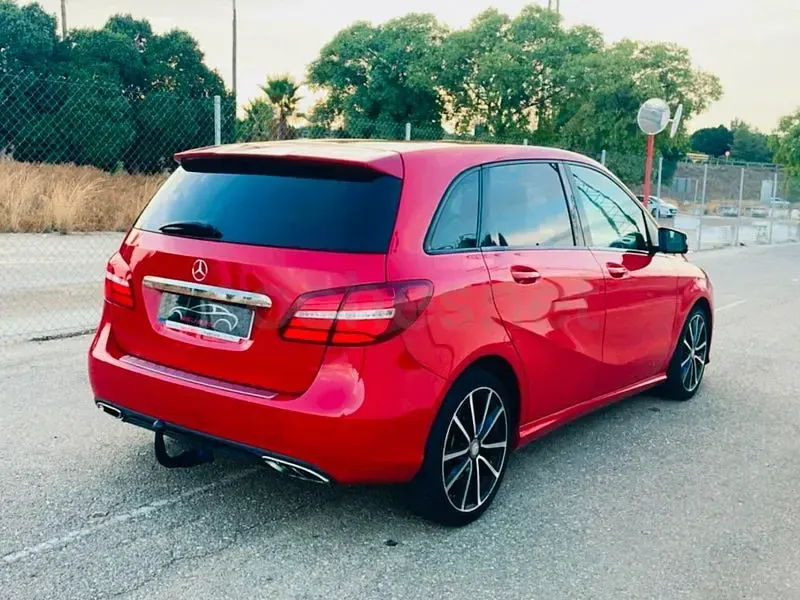 Usado Mercedes B220 177 CV (130 kW) 2015 Rojo Monovolumen