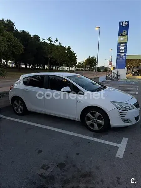 Usado Opel Astra Enjoy 100 CV (73 kW) 2010 Blanco Berlina