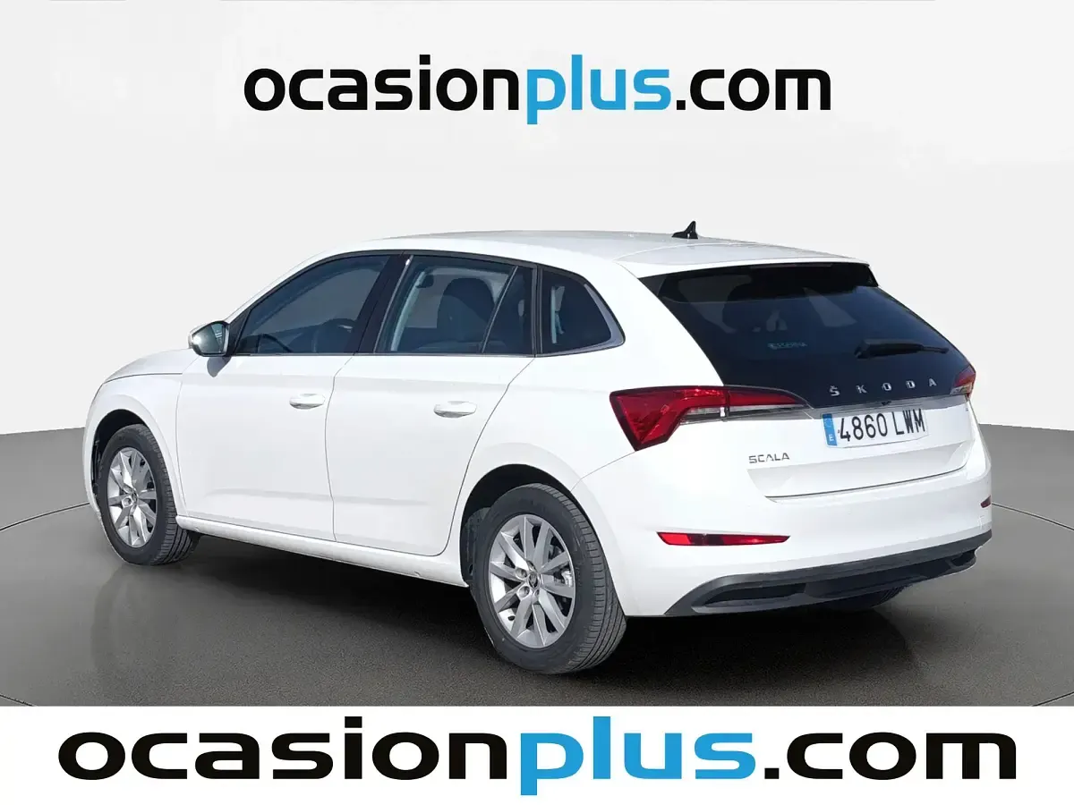 Usado Skoda Scala Ambition 110 CV (80 kW) 2022 Blanco Utilitario