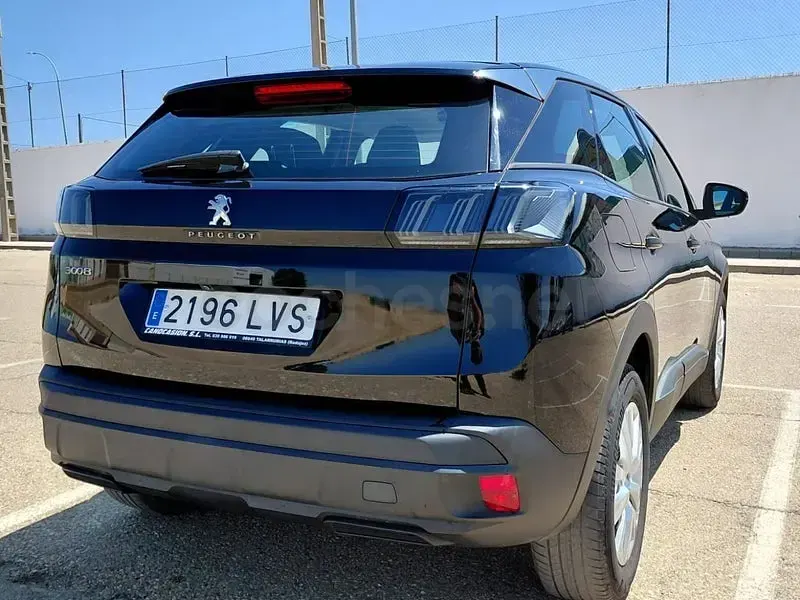 Usado Peugeot 3008 Active 130 CV (95 kW) 2022 Negro SUV