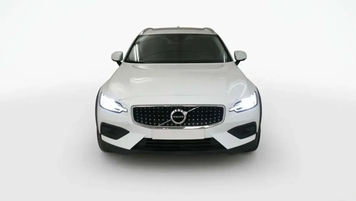 Begagnad Volvo V60 CC Pro 197 HK (144 kW) 2022 Vit Kombi