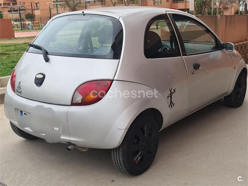 Usado Ford Ka 70 CV (51 kW) 2006 Gris / plata Utilitario