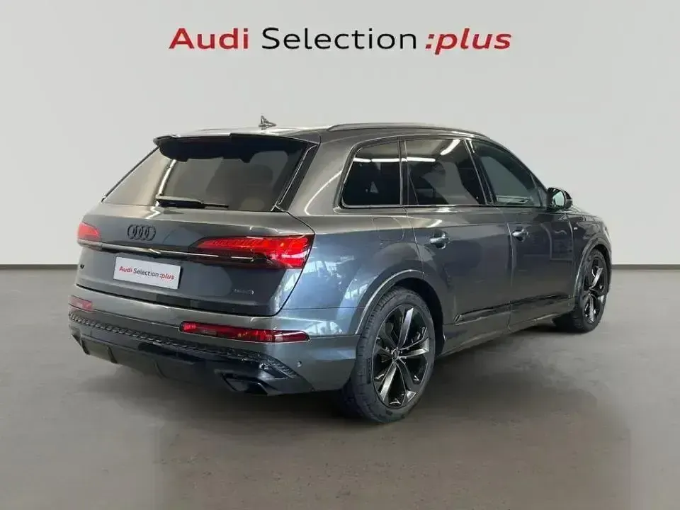 Usado Audi Q7 Ambiente 286 CV (210 kW) 2025 Gris SUV
