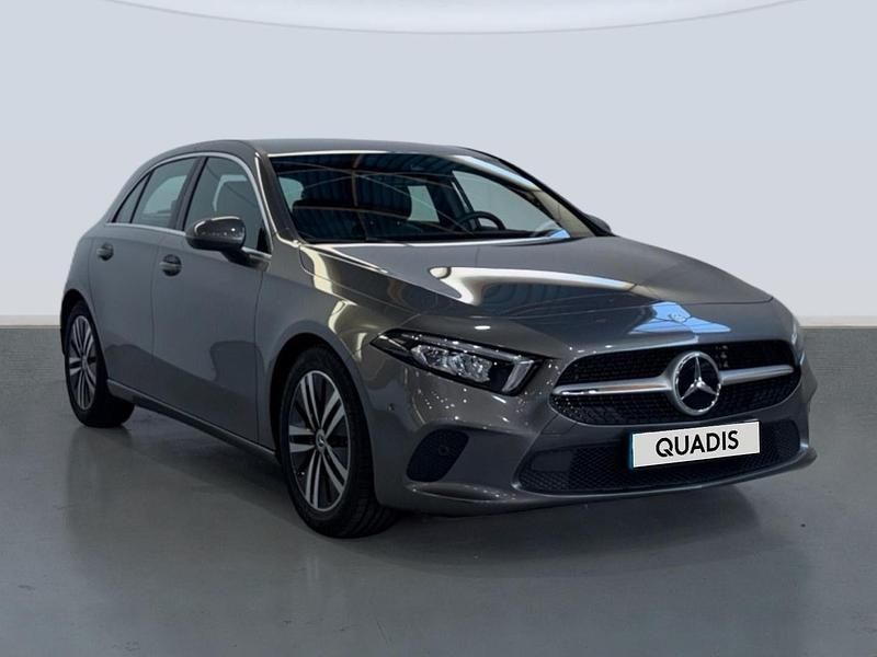 Käytetty Mercedes A180 136 HP (100 kW) 2022 Harmaa