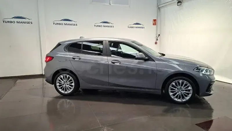 Usado BMW 118 150 CV (110 kW) 2024 Gris / plata Utilitario