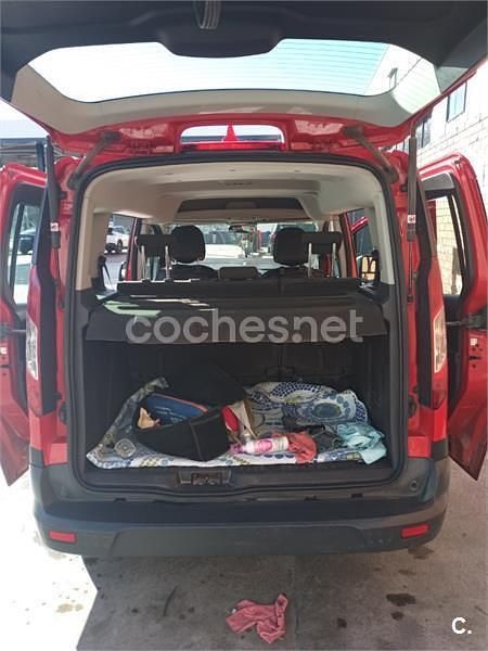 Usado Ford Tourneo Connect Trend 95 CV (69 kW) 2015 Rojo Monovolumen