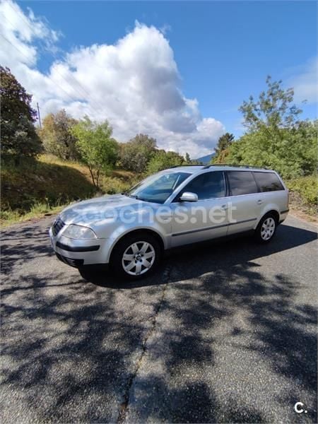 Gris / plata Usado 2002 VW Passat Highline Familiar | 2499 € (Precio justo) - Imagen 1/4