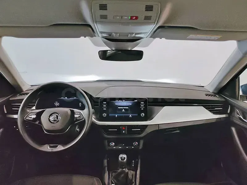 Usado Skoda Kamiq Selection 115 CV (84 kW) 2025 Gris / plata SUV
