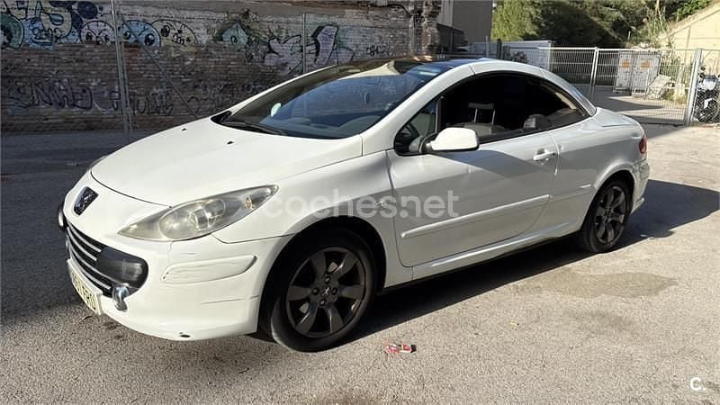 Usado Peugeot 307 CC 110 CV (80 kW) 2007 Blanco Descapotable