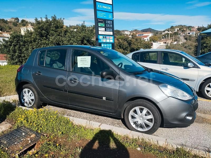 Usado Renault Clio II Business 75 CV (55 kW) 2011 Gris / plata Berlina