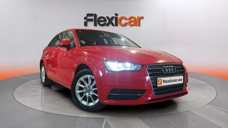 Käytetty Audi A3 Premium 115 HP (84 kW) 2016 Punainen Sedan