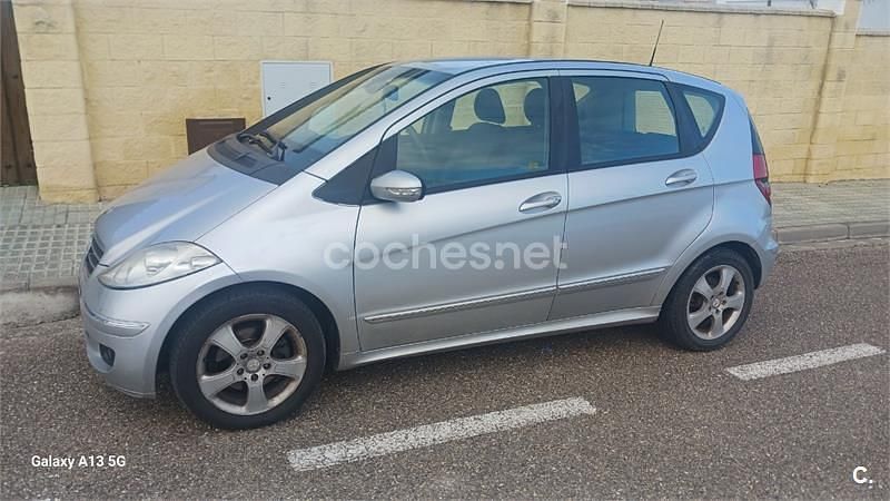 Usado Mercedes A180 Avantgarde 109 CV (80 kW) 2008 Gris / plata Monovolumen