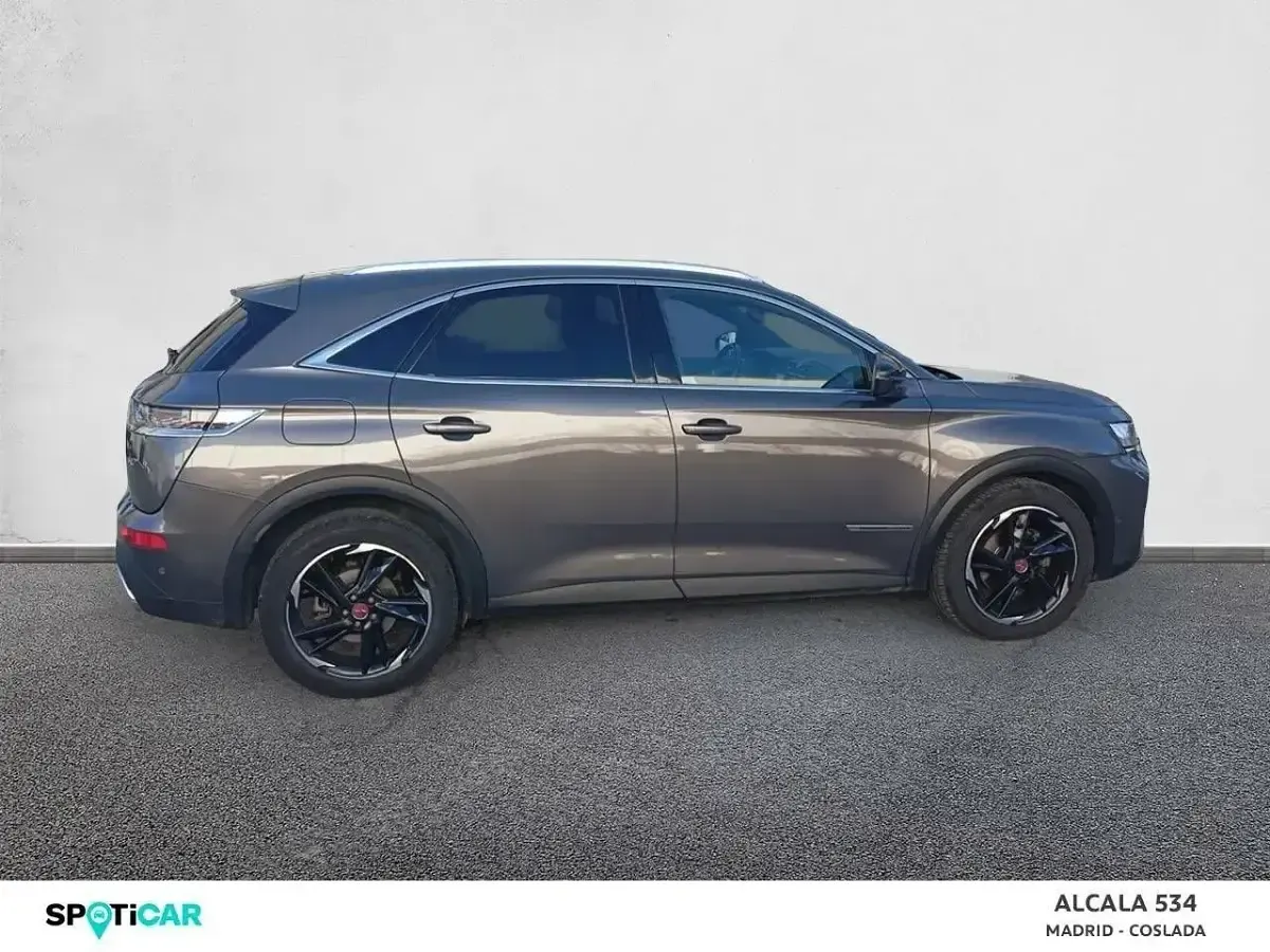 Usado DS Automobiles DS3 Crossback So Chic 180 CV (132 kW) 2019 Gris SUV