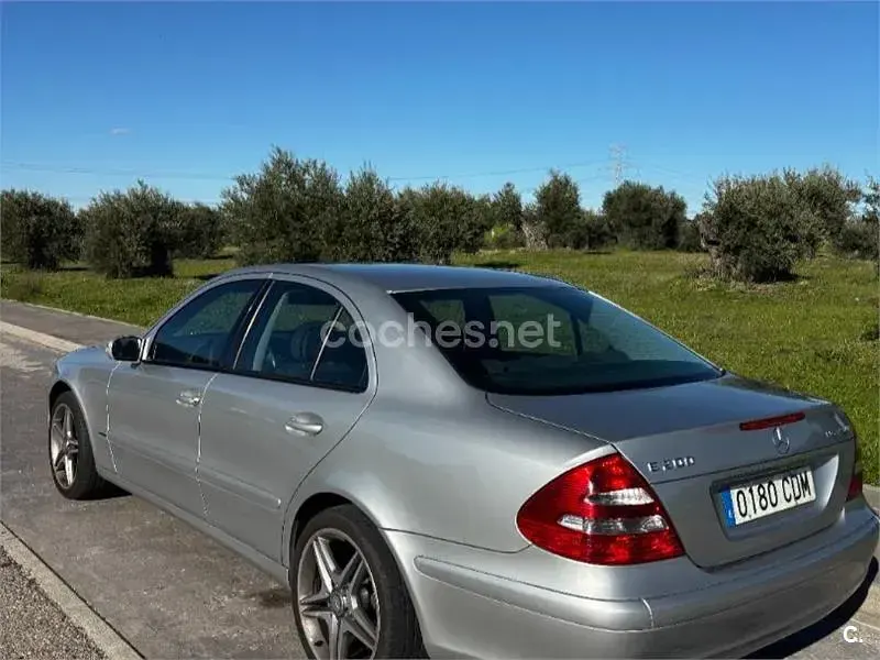 Usado Mercedes E200 Classic 163 CV (119 kW) 2003 Blanco Berlina