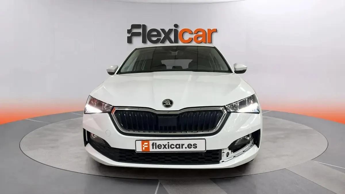 Usado Skoda Scala Selection 116 CV (85 kW) 2024 Blanco Utilitario