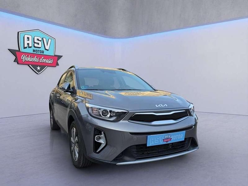 Usado Kia Stonic 99 CV (72 kW) 2025 Gris SUV