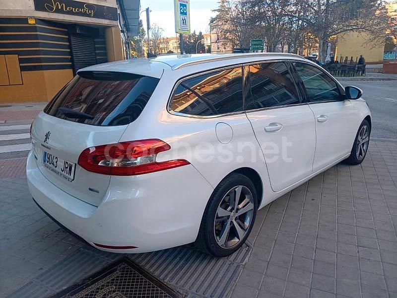 Usado Peugeot 308 SW Allure 130 CV (95 kW) 2016 Blanco Familiar