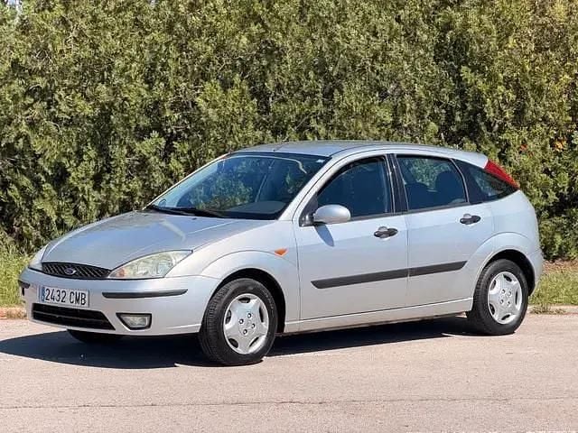 Begagnad Ford Focus Trend 101 HK (74 kW) 2003 Grå Sedan
