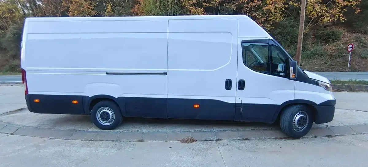 Usado Iveco Daily 170 CV (125 kW) 2018 Blanco Van