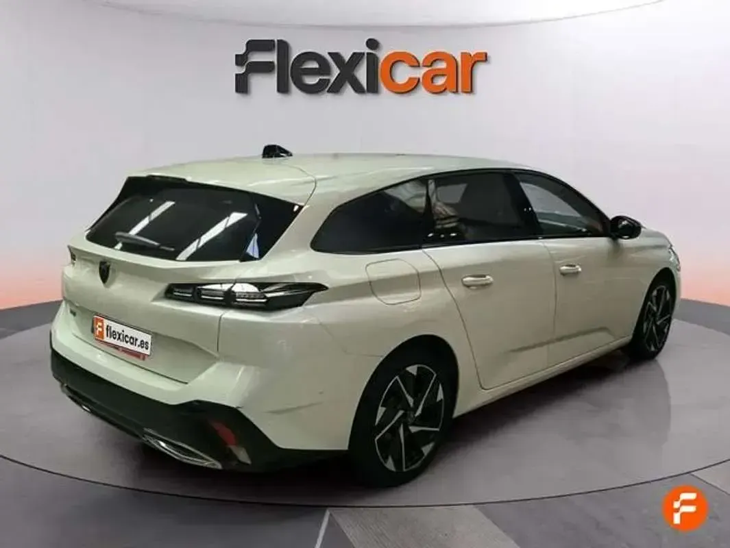 Usado Peugeot 308 SW Allure 131 CV (96 kW) 2022 Blanco Familiar