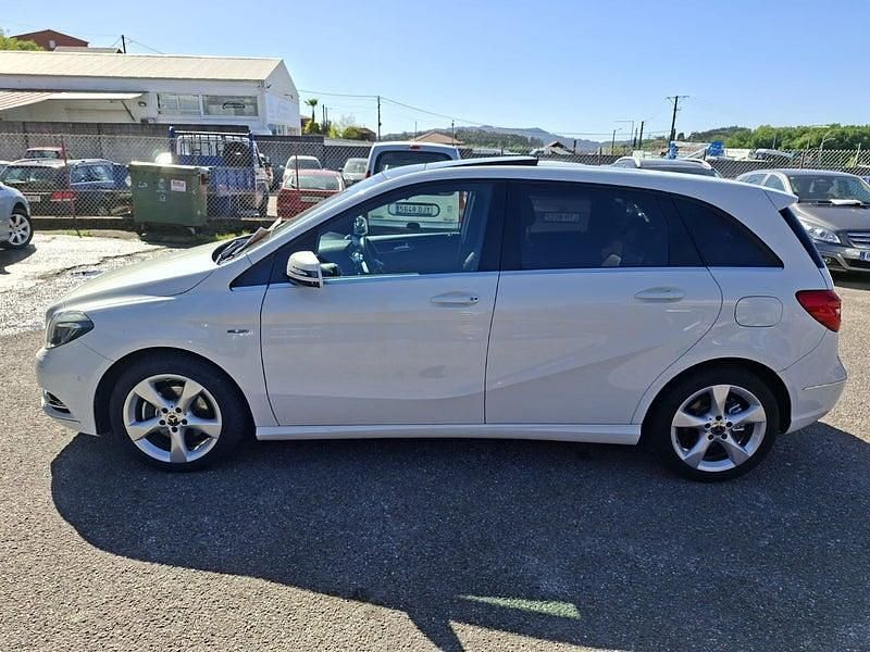 Usado Mercedes B200 136 CV (100 kW) 2012 Blanco Monovolumen