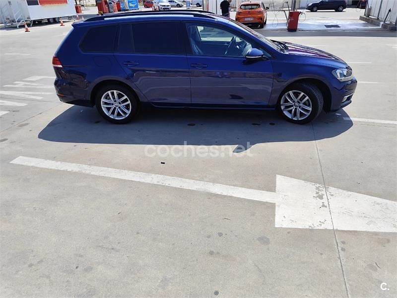 Usado VW Golf VII Business 115 CV (84 kW) 2017 Azul Familiar
