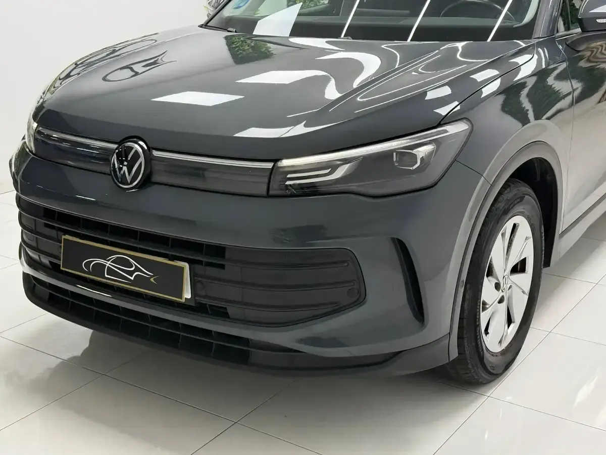 Usado VW Tiguan 130 CV (95 kW) 2024 Gris SUV