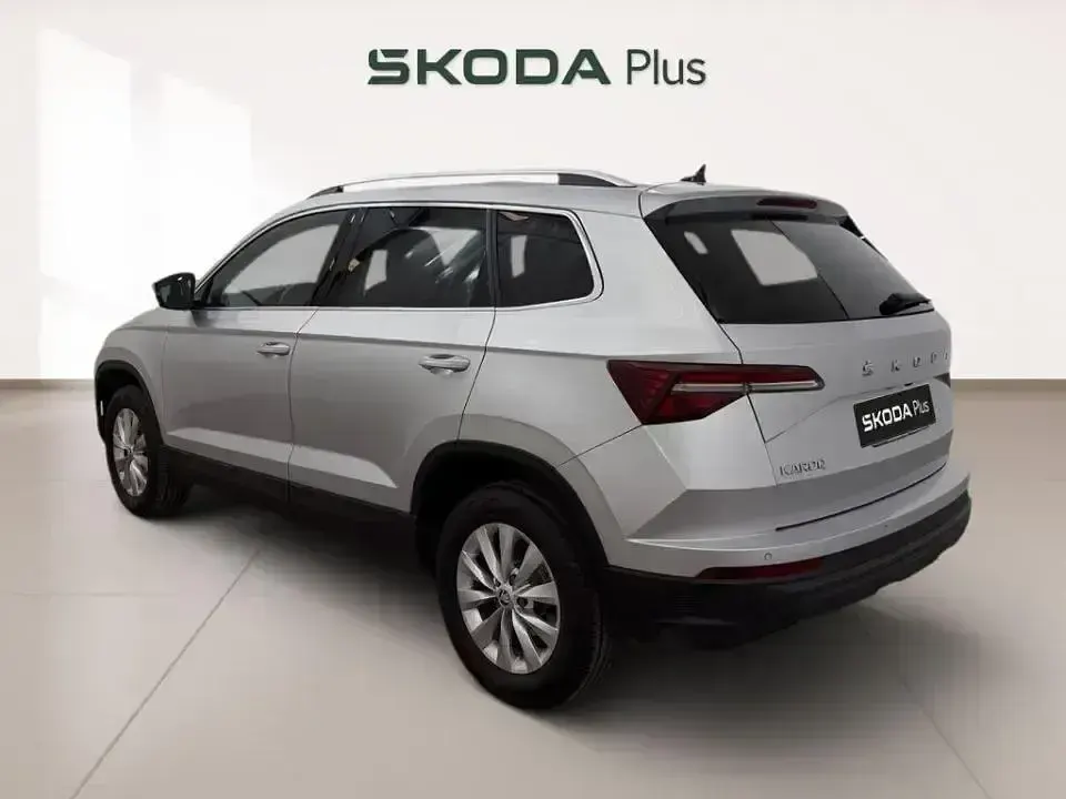 Usado Skoda Karoq Ambition 150 CV (110 kW) 2022 Gris plata SUV